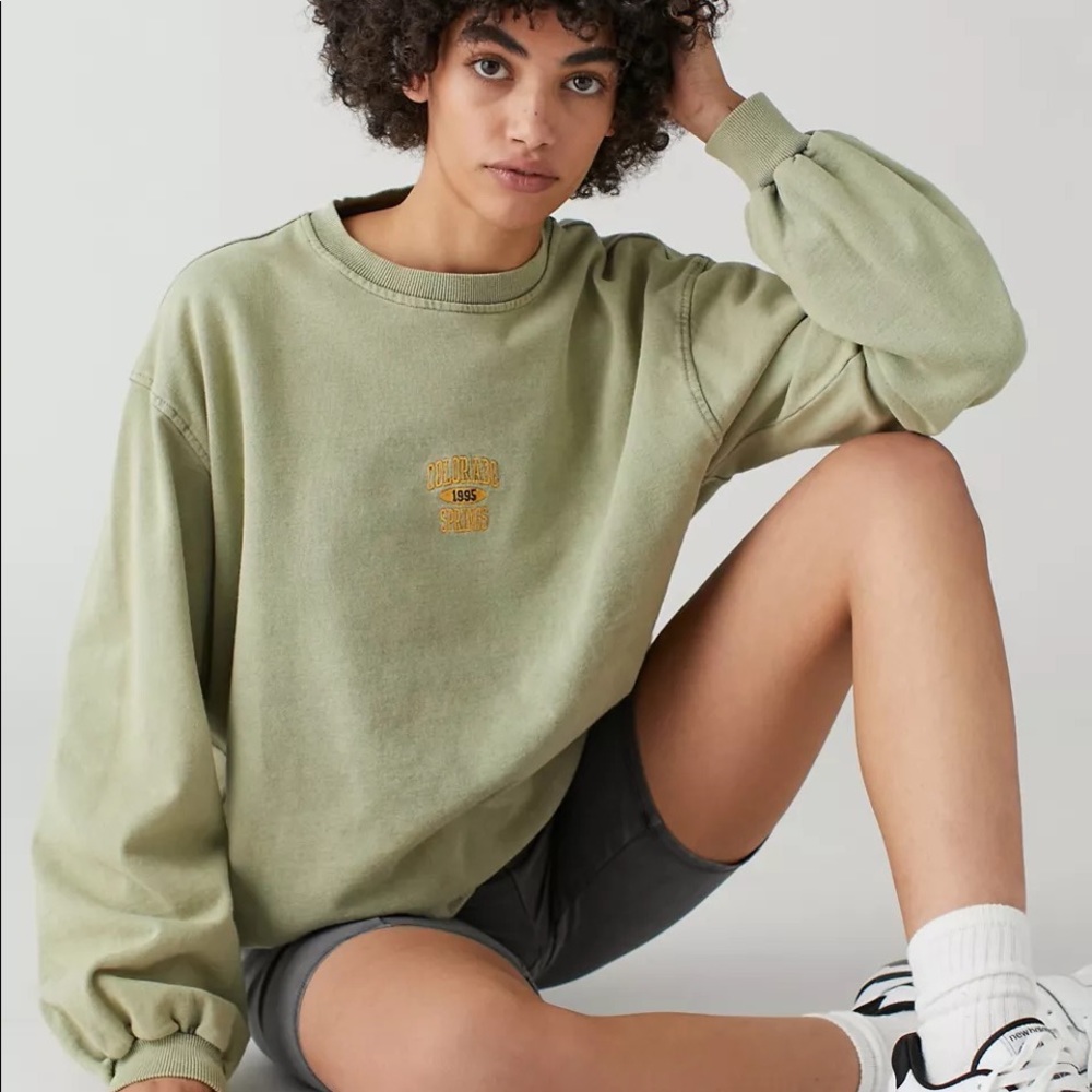 Urban outfitters green Colorado springs washed crew neck size L
